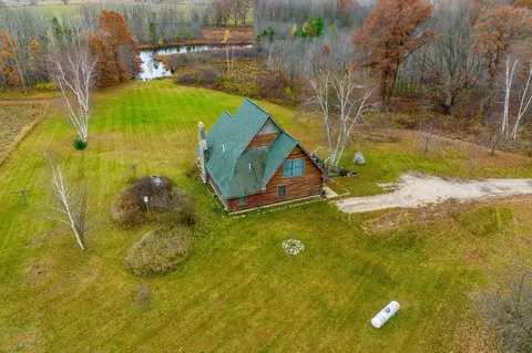 775 Jefferson Rd, Blanchard, MI 49310