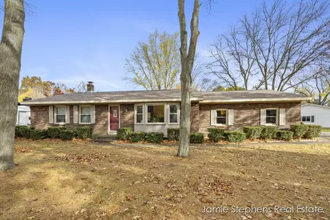 4109 Crestlane Dr, Hudsonville, MI 49426
