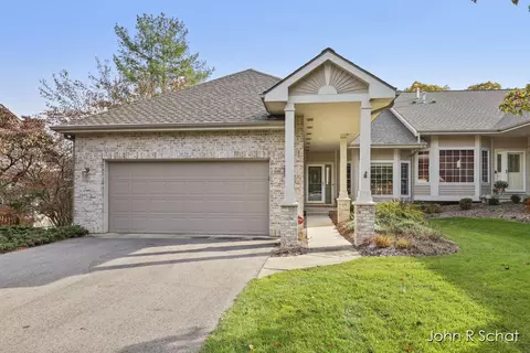 1650 Stillwater Ct NE, Grand Rapids, MI 49505