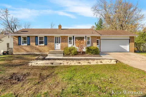 5471 Edgelawn Dr SE, Kentwood, MI 49508