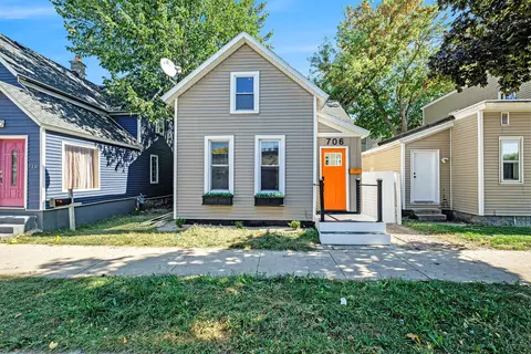706 Alpine Ave NW, Grand Rapids, MI 49504