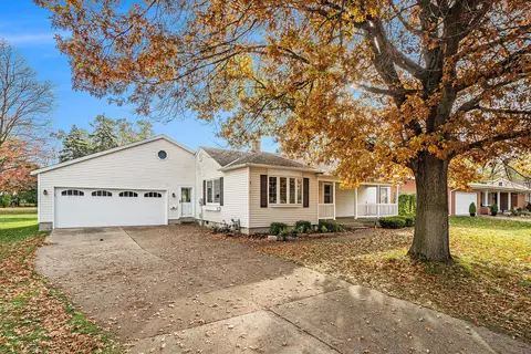 23 Lee St, Zeeland, MI 49464