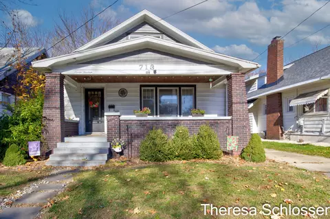 713 Burton St SE, Grand Rapids, MI 49507