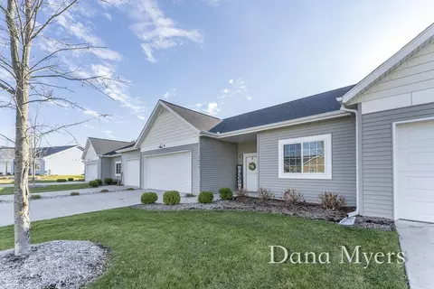 1094 Countryair Dr #2, Wayland, MI 49348