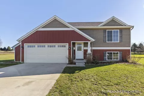2752 Algen Dr, Middleville, MI 49333