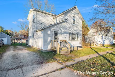 527 E Clinton St, Hastings, MI 49058