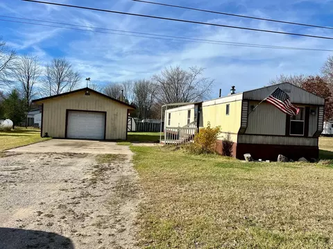 7063 S 88th Ave, Rothbury, MI 49452