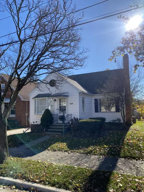 1315 Berten St, Lansing, MI 48910
