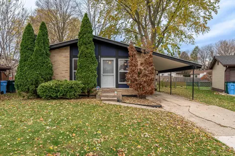 4306 Old Castle Cir, Lansing, MI 48911