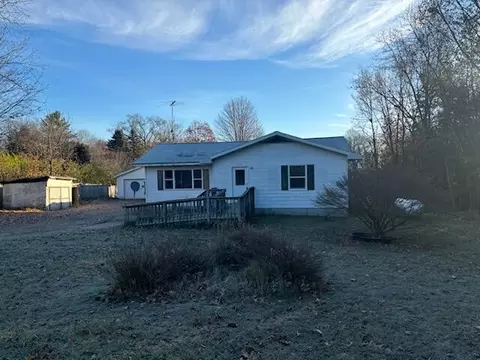 830 Evergreen Dr, Newaygo, MI 49337