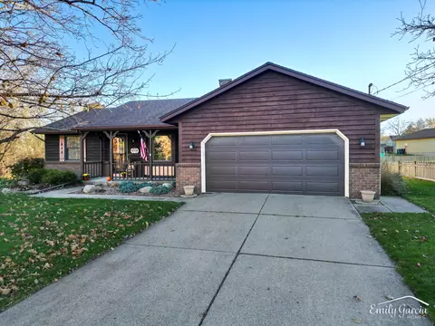 1214 E 8th St, Holland, MI 49423