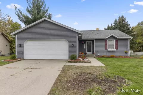 7202 Buist Dr, Jenison, MI 49428