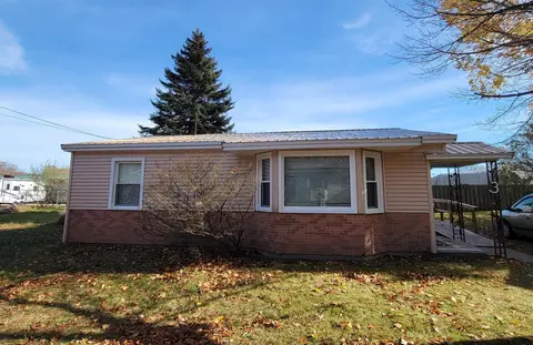 3 Oakfield St, Manistee, MI 49660
