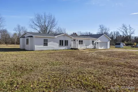 6834 Dever Dr, Belding, MI 48809 photo 2