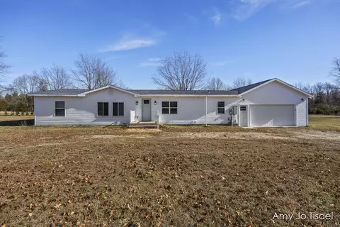 6834 Dever Dr, Belding, MI 48809