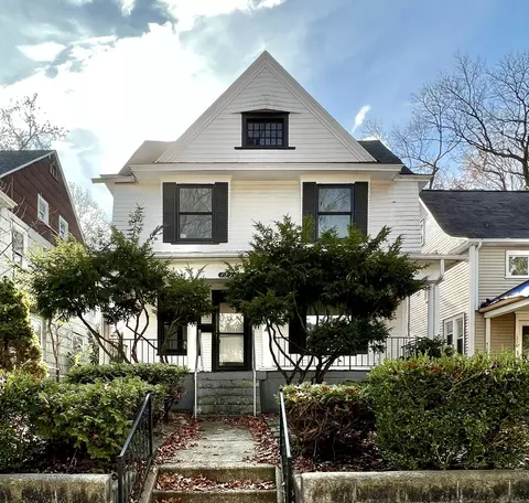 1338 Sigsbee St SE, Grand Rapids, MI 49506