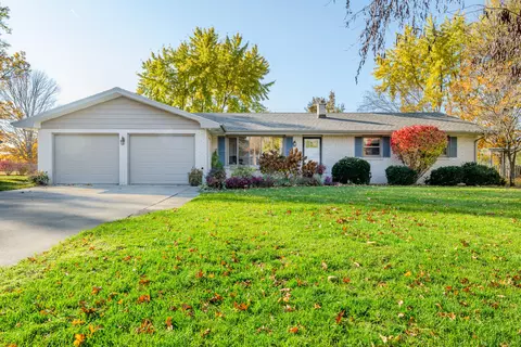 5570 Dennis St, Stevensville, MI 49127