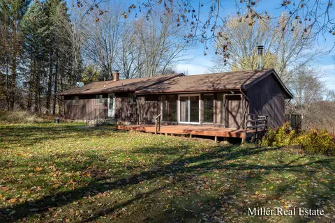3721 Eckert Rd, Freeport, MI 49325