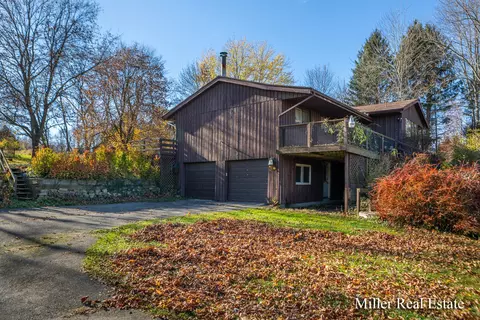 3721 Eckert Rd, Freeport, MI 49325 photo 2