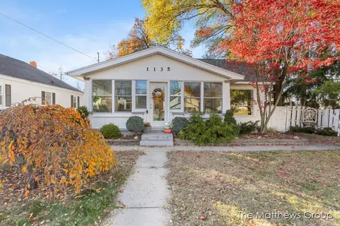1135 Emerald Ave NE, Grand Rapids, MI 49503