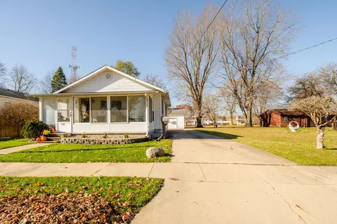 517 Michigan St, Buchanan, MI 49107