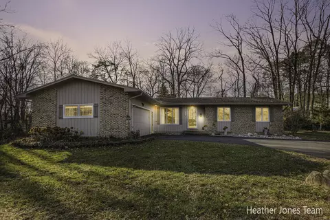 809 S Lincoln St, Greenville, MI 48838