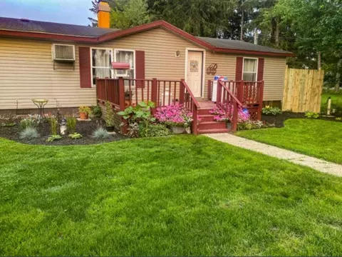 803 S Parker St, Crystal, MI 48818 photo 2