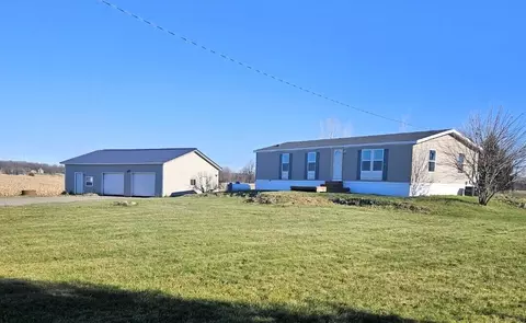 10130 Stahl Rd, Lake Odessa, MI 48849
