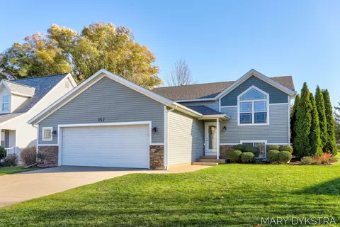 257 Sterling Dr, Holland, MI 49423