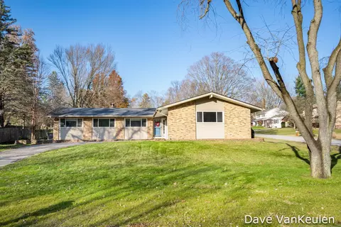 6445 Tanglewood Dr SE, Grand Rapids, MI 49546
