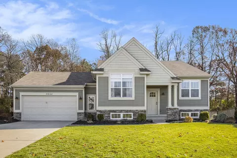 5668 Saddle Horn Dr NE, Belmont, MI 49306