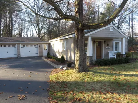 17861 W Spring Lake Rd, Spring Lake, MI 49456