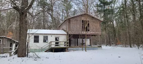 8480 S White Oak Dr, Holton, MI 49425