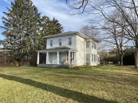 5616 N Riverview Dr, Kalamazoo, MI 49004