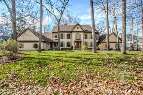 8305 Wallinwood Springs Dr #26, Jenison, MI 49428
