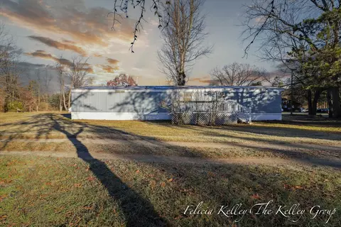 15017 Red Pine Dr NW, Kent City, MI 49330