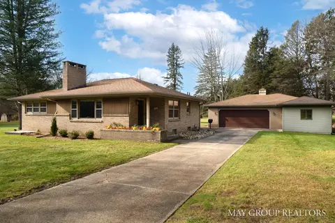 465 Pine Land Dr SE, Ada, MI 49301