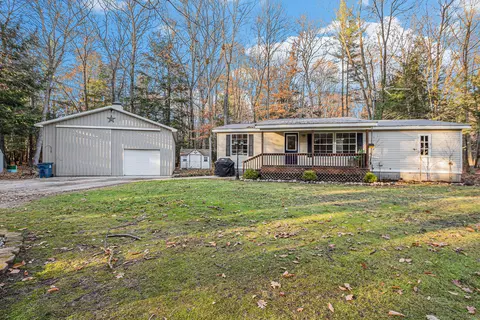 1721 W North River Dr, Newaygo, MI 49337