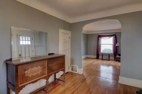217 N Bowen St, Jackson, MI 49202 photo 4