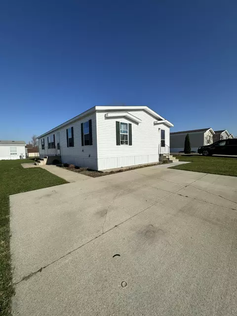 8561 Fallow Dr, Zeeland, MI 49464