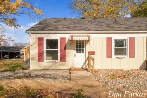 644 Village Ln #90, Jenison, MI 49428