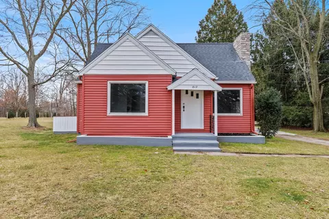 812 N Irving St, Greenville, MI 48838