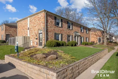 2478 Village Dr SE, Grand Rapids, MI 49506