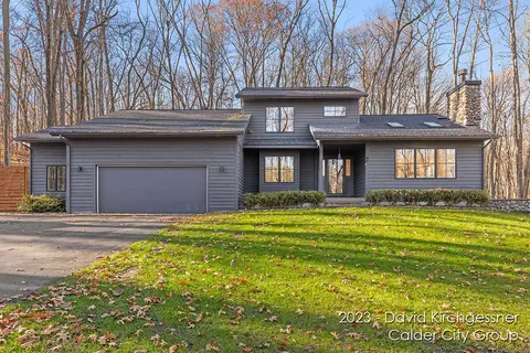 1603 Laraway Lake Dr SE, Grand Rapids, MI 49546