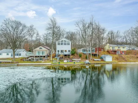 8966 Lake Dr, Mecosta, MI 49332