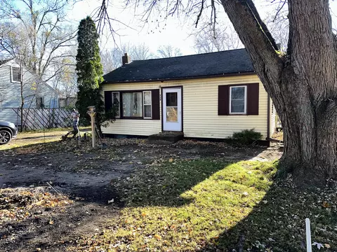 928 James St, Plainwell, MI 49080