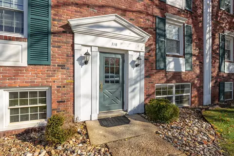 718 Garland Cir #E, Kalamazoo, MI 49008