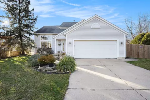 711 Pecan Ct NW, Grand Rapids, MI 49504