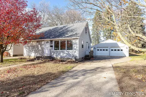193 E 25th St, Holland, MI 49423