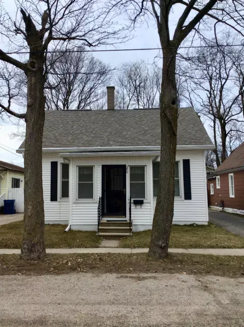 270 6th Ave, Manistee, MI 49660